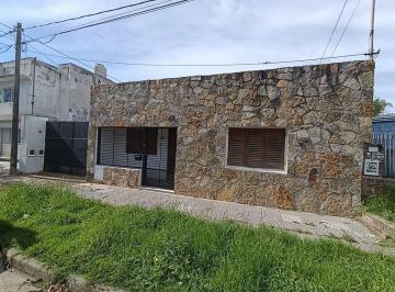 Casa · 177m² · 6 Ambientes · 1 Cochera · Amplia Propiedad en Venta Barrio Paracao