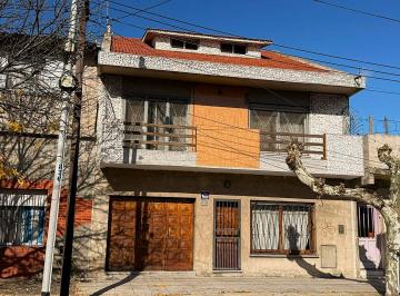 Casa · 211m² · 4 Ambientes · 2 Cocheras · Venta Casa 4 Amb + Dto Fondo en Villa Dominico