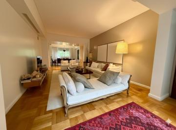 Departamento · 180m² · 5 Ambientes · Semipiso en Excelente Estado, en La Mejor Ubicación de Recoleta – Av Alvear y Parera - Piso Alto