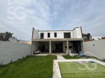 Casa · 160m² · 5 Ambientes · 1 Cochera · Casa en Venta 5 Ambientes Morón