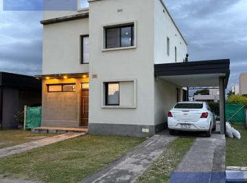 Casa · 171m² · 6 Ambientes · 2 Cocheras · Casa - Tafi Viejo