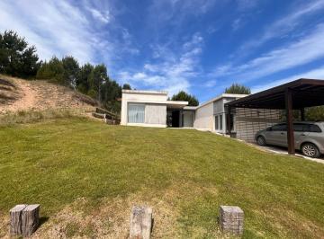 Casa · 131m² · 4 Ambientes · 2 Cocheras · Espectacular Casa Construida en 2 Plantas, Ubicada en Barrio Deportivo I, Costa Esmeralda