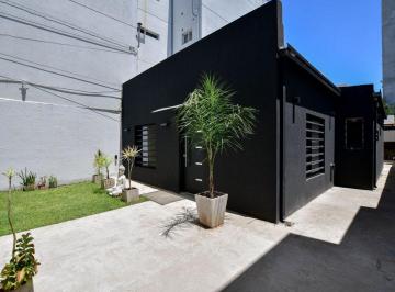 Casa · 100m² · 3 Ambientes · 1 Cochera · Casa en Venta La Plata Quincho, Jardin y Cochera
