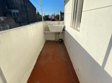 PH de 2 ambientes, Lanús · PH en Planta Alta, de 2 Ambientes con Entrada por Pasillo