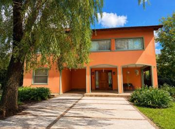 Casa · 180m² · 5 Ambientes · 1 Cochera · Casa en Venta en La Peregrina, Pilar, G. B. a. Zona Norte