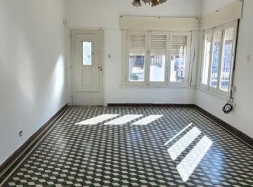 Casa · 180m² · 5 Ambientes · 1 Cochera · Casa con Amplio Terreno