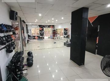 Local comercial · 198m² · 1 Ambiente · Venta Local Comercial en Flores + Monoambiente 60 m Cuadrados!