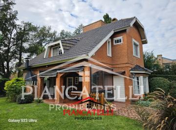 Casa · 600m² · 6 Ambientes · Venta de Casa con 6 Ambientes en Banco Provincia