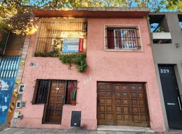 Casa · 160m² · 5 Ambientes · 1 Cochera · Casa en Venta, 6 Ambientes con Local a La Calle.