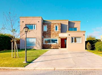 Casa · 220m² · 6 Ambientes · Casa con Vista Al Lago en Arenas del Sur