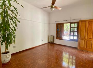 Casa · 170m² · 5 Ambientes · 3 Cocheras · Casa Apta Crédito! 4 Dorm 3 Baños