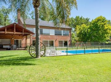 Casa · 400m² · 8 Ambientes · 4 Cocheras · Casa de 5 Dorm. con Jardin con Pileta y Cochera en Fisherton