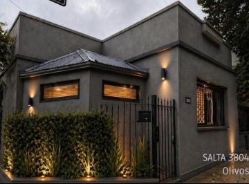 Casa de 4 ambientes, Vicente López · Hermoso Chalet en Lote Propio Ubicado en Olivos Totalmente Actualizado.