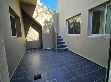 Casa de 4 ambientes, Vicente López · Hermoso Chalet en Lote Propio Ubicado en Olivos Totalmente Actualizado.