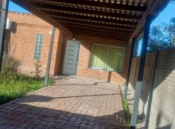 Casa · 5 Ambientes · 2 Cocheras · Casa 2Dorm. 2 Baños 1 Piscina