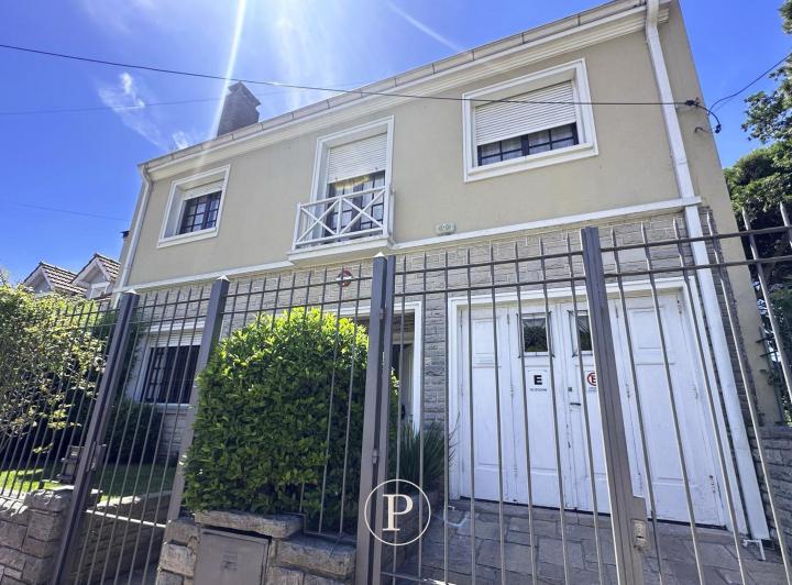 Casa · 220m² · 6 Ambientes · 1 Cochera