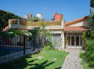 Casa · 169m² · 4 Ambientes · 1 Cochera · Casa de 4 Ambientes con Pileta y Garage en Venta en Martinez