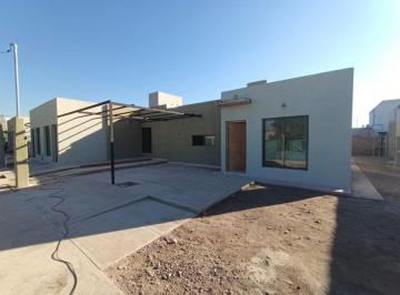 Casa de 5 ambientes, Maipú · Casa en Pozo en Vista Oliva Financiacio Propia 300 m Totales