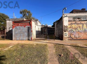 Casa · 160m² · 3 Ambientes · 1 Cochera · En Venta Esquina a Refaccionar Casa Local Moreno Centro