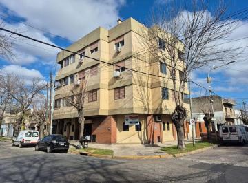 Departamento · 43m² · 3 Ambientes · Dpto 3 Amb Frente en Venta 2do Piso X Escal. Lanús