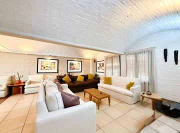 Casa de 7 ambientes, Ciudad de Mendoza · Venta de Casa 4 Dorm. en Quinta Sección