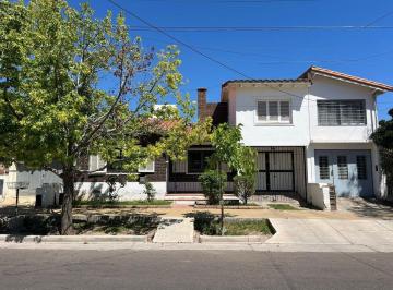 Casa · 152m² · 6 Ambientes · 1 Cochera · Venta Casa 3 Dorm. en Dorrego Guaymallen