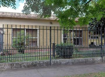 Casa · 90m² · 4 Ambientes · 1 Cochera · Venta Casa Ituzaingo 3 Dor + Jardin Apta Credito!