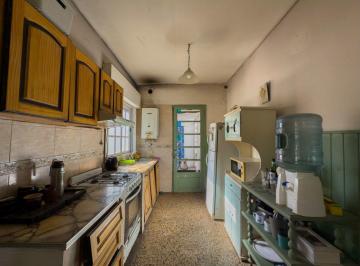 Casa · 522m² · 2 Ambientes · 1 Cochera · Casa con Cochera en Terreno 10 por 60 - La Plata Berisso