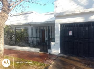 Casa · 207m² · 4 Ambientes · 1 Cochera · Casa en Lujan