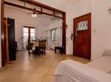 Casa · 159m² · 6 Ambientes · Venta Casa Interna de Pasillo de 3 Dorm. en Jorge Cura, Rosario