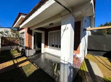 Casa · 175m² · 4 Ambientes · 1 Cochera · Venta Casa 4 Amb Jardín Pileta Cochera Ramos Mejía