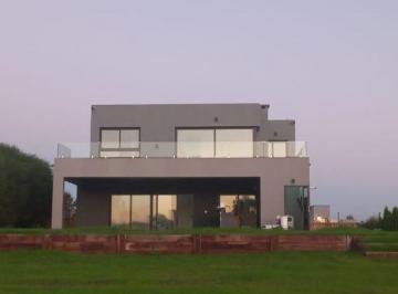 Casa · 221m² · 5 Ambientes · 4 Cocheras · Casa en Venta, San Sebastian, Pilar, a Laguna