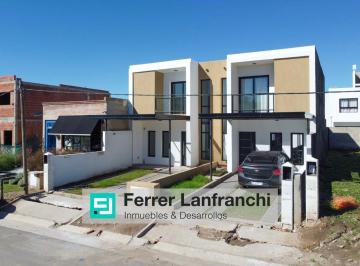 PH · 100m² · 5 Ambientes · 1 Cochera · PH en Docta Av