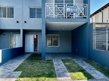 Casa · 120m² · 4 Ambientes · 1 Cochera · Duplex Muy Buscado en Nuevo Urca!
