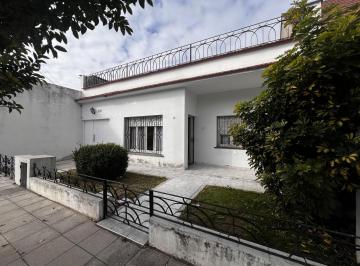 Casa · 132m² · 3 Ambientes · 1 Cochera · Casa de 4 Ambientes en Venta en Quilmes Oeste