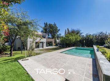 Casa · 331m² · 8 Ambientes · 2 Cocheras · Casa en Venta Tres Dorm. - Terreno Plano - La Cuesta