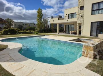 Casa · 240m² · 5 Ambientes · Casa en Alquiler en Barrio Cerrado Santo Domingo 5 Ambientes 4 Baños Vista a La Laguna