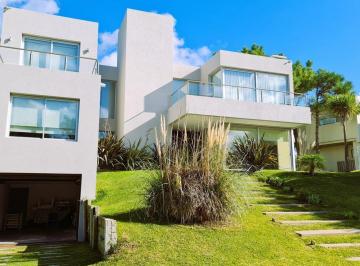 Casa · 385m² · 9 Ambientes · 2 Cocheras · Casa en Venta en Costa Esmeralda Sector Marítimo Lote 40