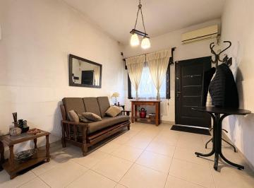 Casa · 113m² · 3 Ambientes · 1 Cochera · Casa 3 Ambientes Venta Caseros Cochera y Parque