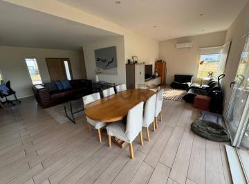 Casa · 123m² · 4 Ambientes · 2 Cocheras · Venta Casa 4 Ambientes con Pileta Santa Isabel 2