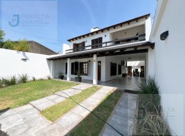 Casa · 256m² · 6 Ambientes · 3 Cocheras · Importante Chalet en Alquiler Amoblado