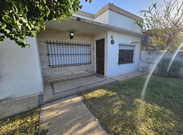 Casa · 190m² · 4 Ambientes · 2 Cocheras · Casa 4 Ambientes en Alquiler Ituzaingo