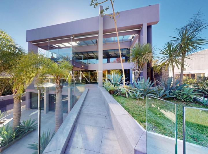 Casa · 780m² · 7 Ambientes · 4 Cocheras