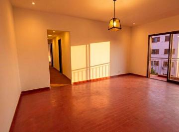 Departamento de 4 ambientes, Avellaneda · Hermoso Dpto de 4 Ambientes con Balcon, en Alquiler!