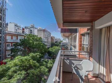 Departamento · 75m² · 4 Ambientes · 1 Cochera · Apartamento en Punta Carretas. Cerca de La Rambla
