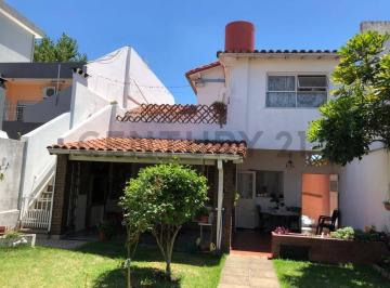 Casa · 150m² · 4 Ambientes · 1 Cochera · Venta Casa en San Martin Centro