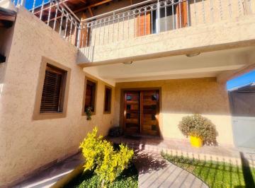 Casa · 262m² · 5 Ambientes · 2 Cocheras · Vanta Casa Familiar Amplia 4 Dorm.
