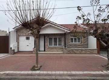 Casa · 131m² · 3 Ambientes · 1 Cochera · Casa en Chauvin
