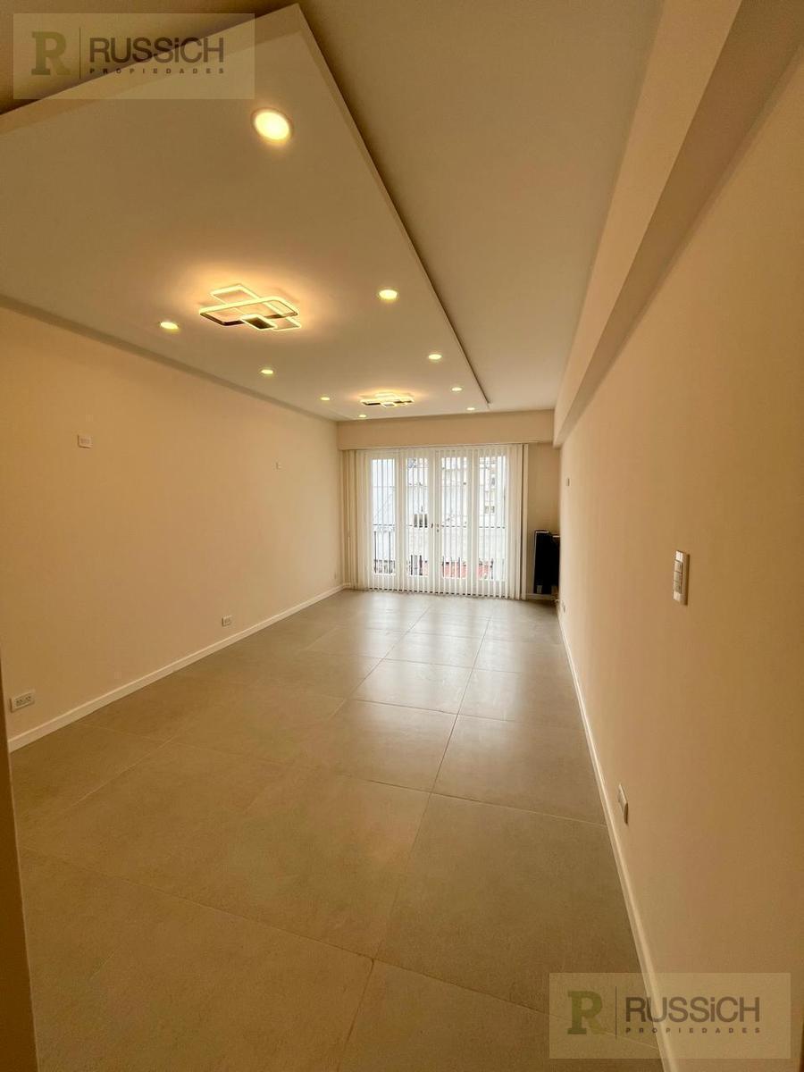 3 ambientes con dependencias de servicio y balcón