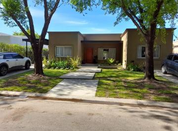 Casa · 160m² · Casa en Alquiler en La Comarca, General Pacheco, Tigre